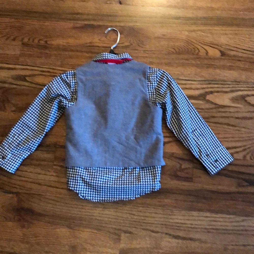 👦🏼3 piece 3T boys button up, vest  and tie 👦🏼 - Picture 4 of 4